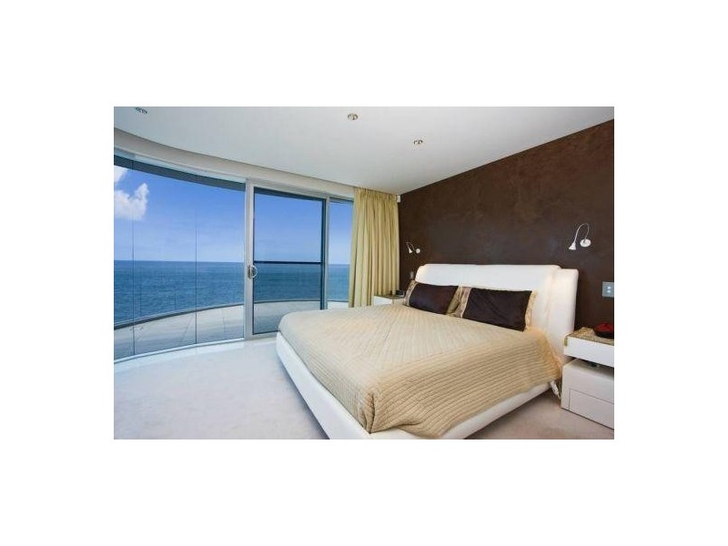 contemporary style bedroom