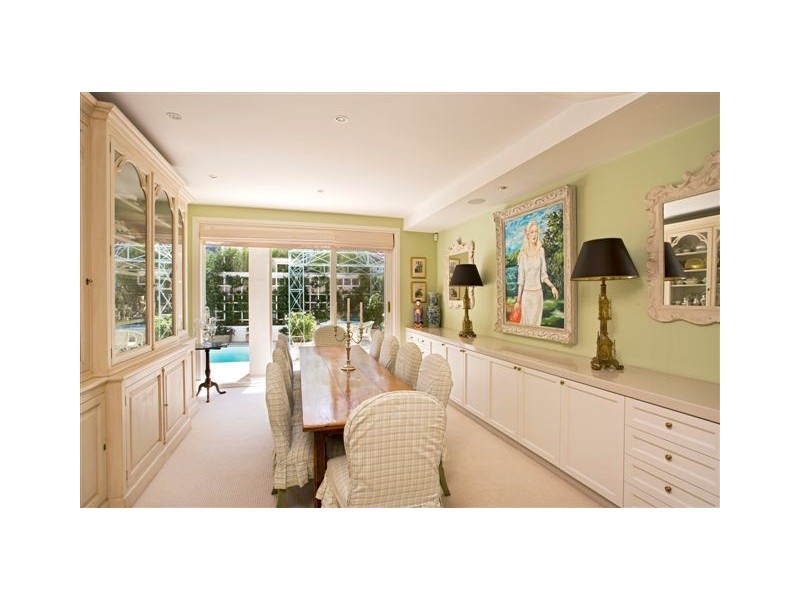 classic style dining room