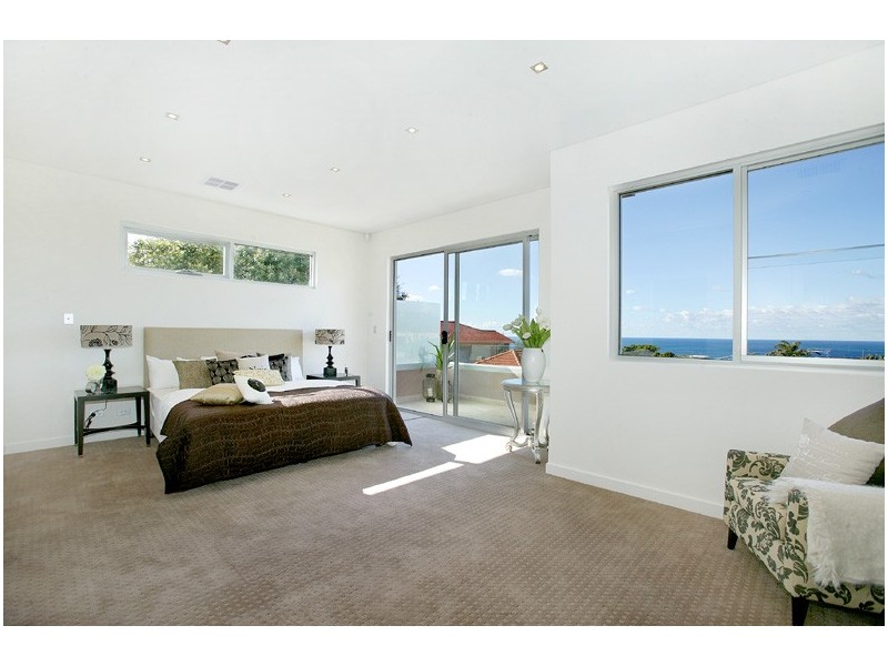 contemporary style bedroom