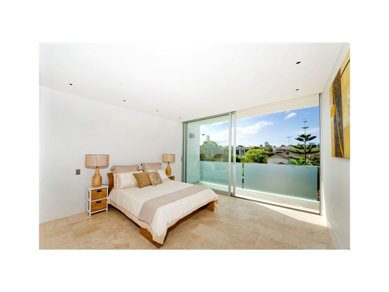 contemporary style bedroom