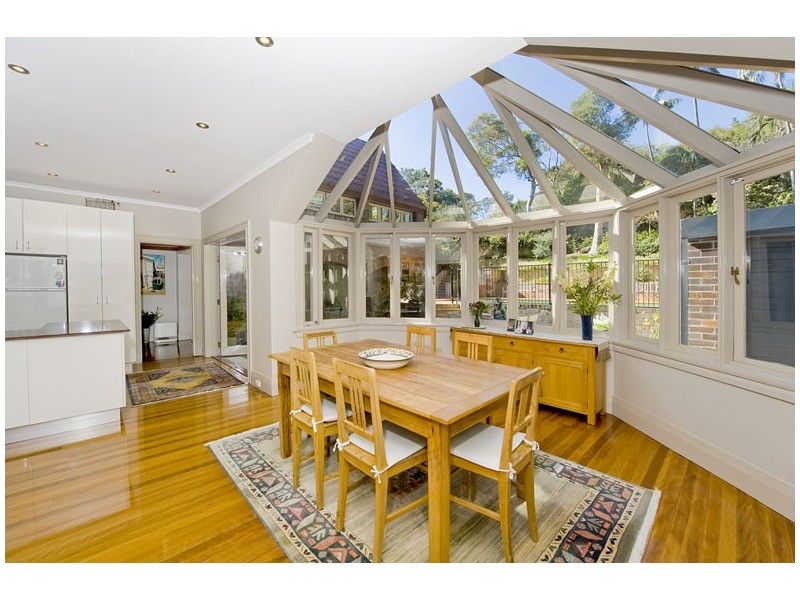 classic style dining room