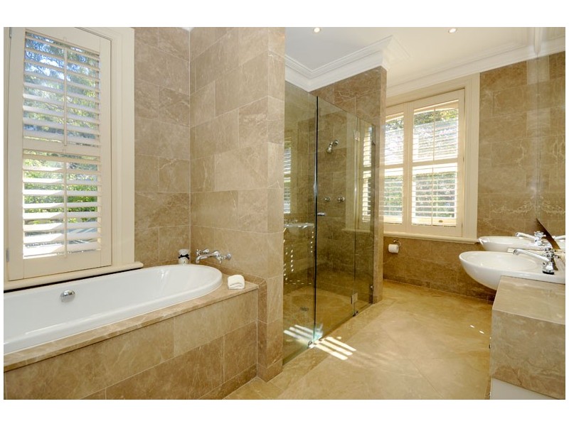 classic style bathroom