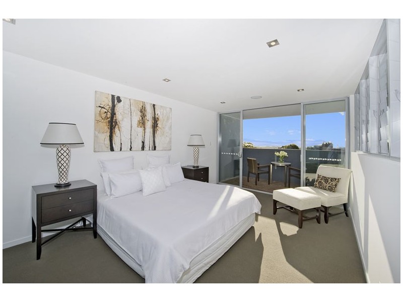 contemporary style bedroom