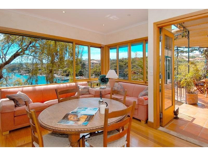 beach style style dining room