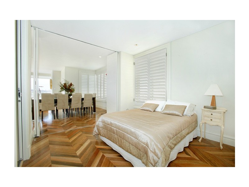 classic style bedroom