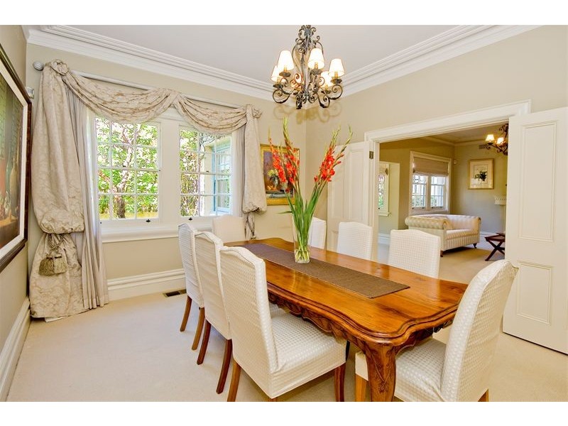classic style dining room