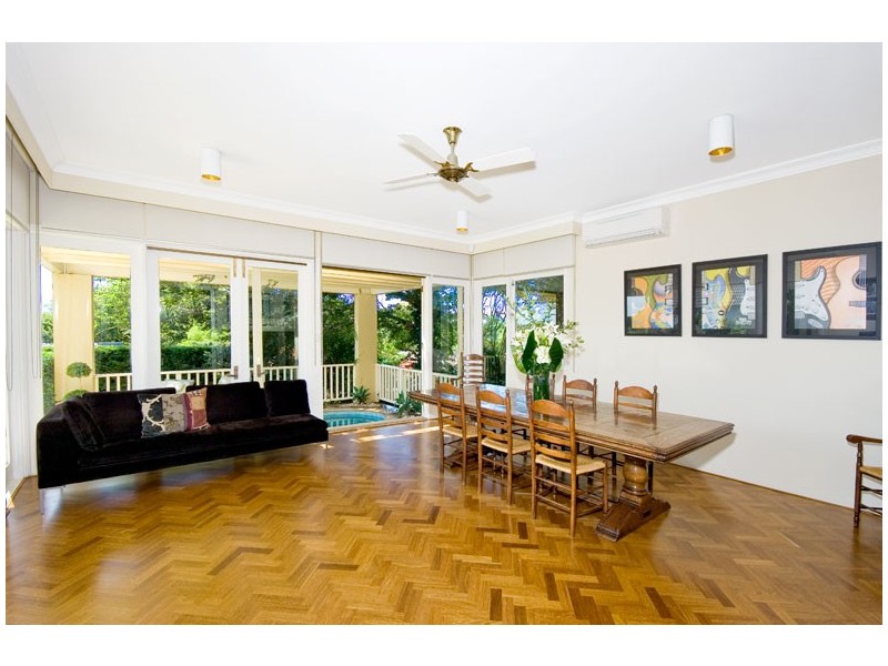classic style dining room