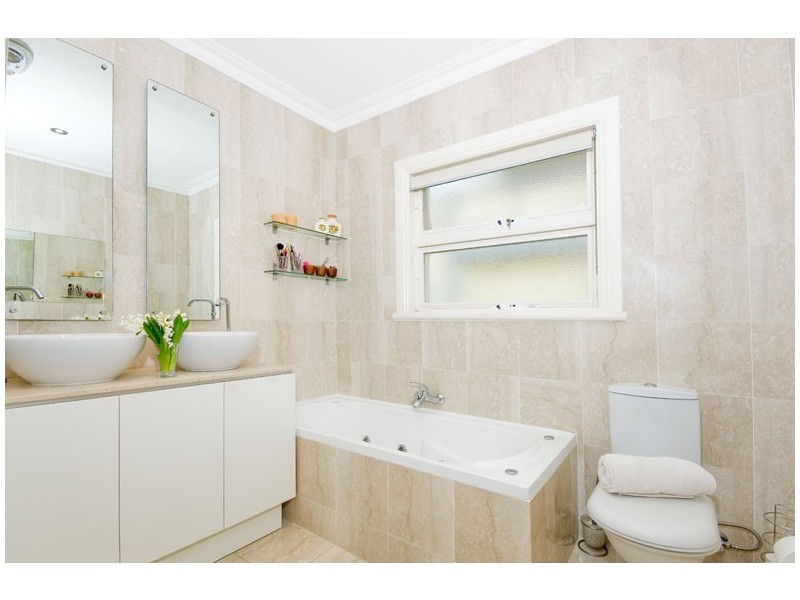 classic style bathroom