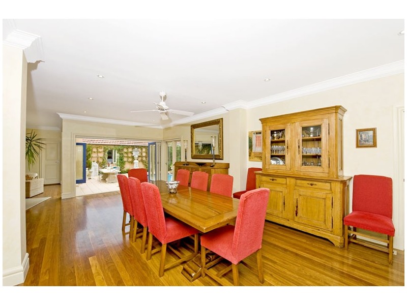 classic style dining room