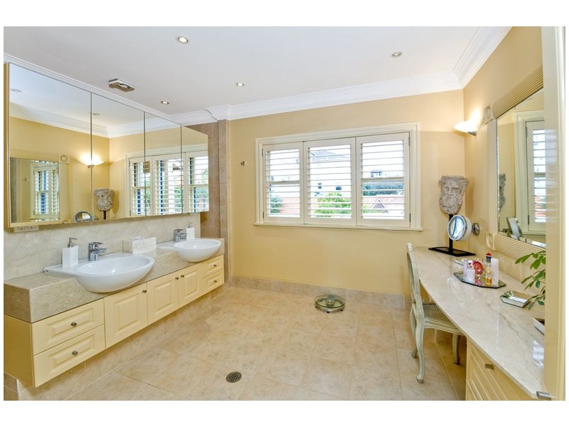 classic style bathroom