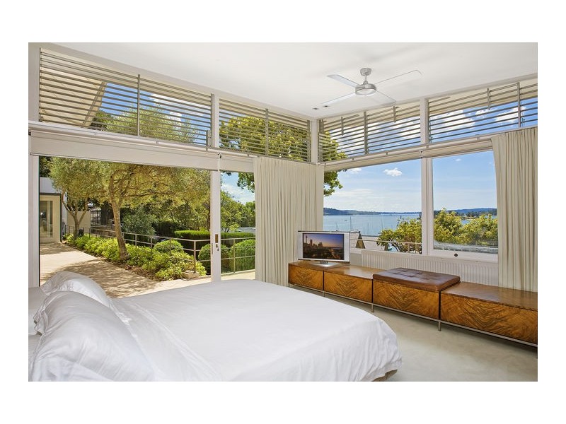 contemporary style bedroom