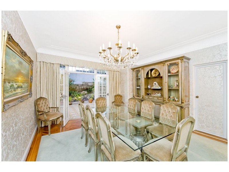 classic style dining room