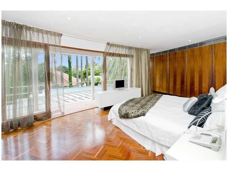 classic style bedroom