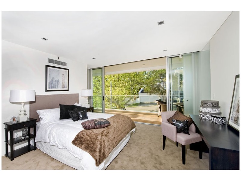 contemporary style bedroom