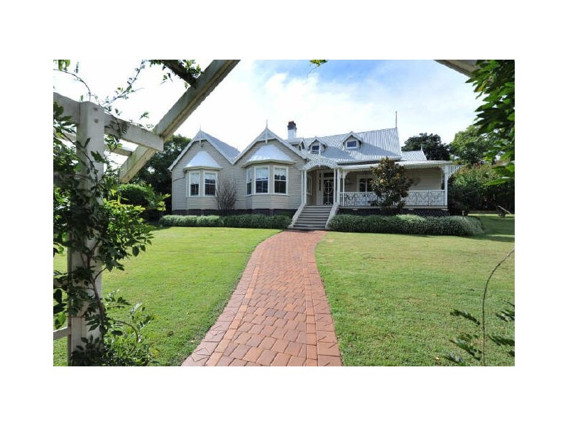 classic style bedroom