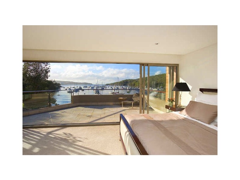 contemporary style bedroom