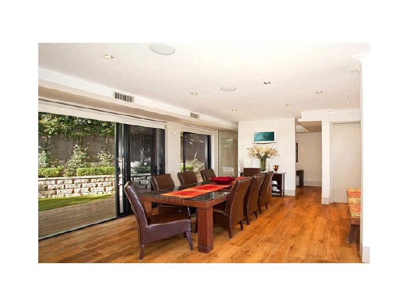 classic style dining room