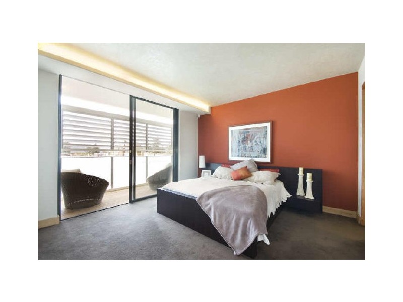 contemporary style bedroom