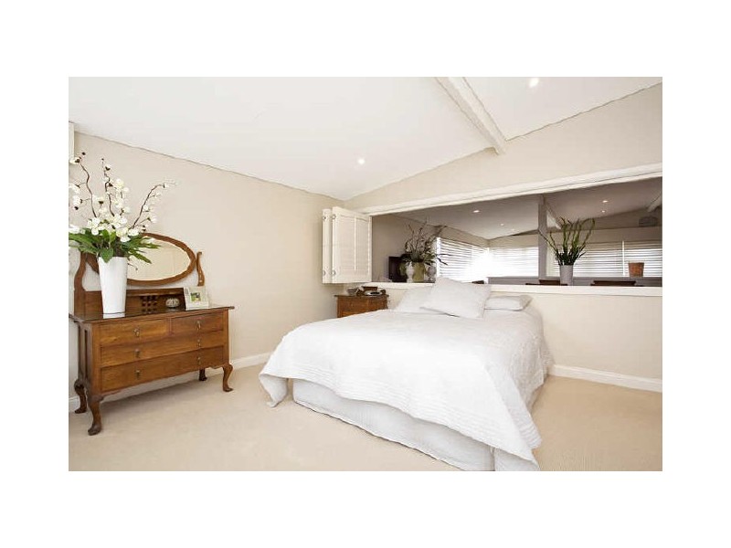 classic style bedroom