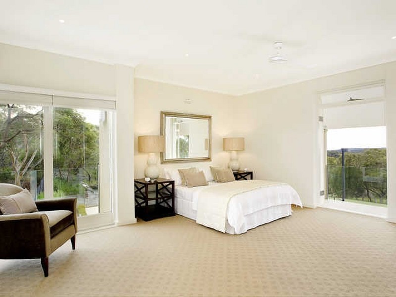 contemporary style bedroom
