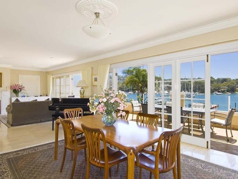 classic style dining room
