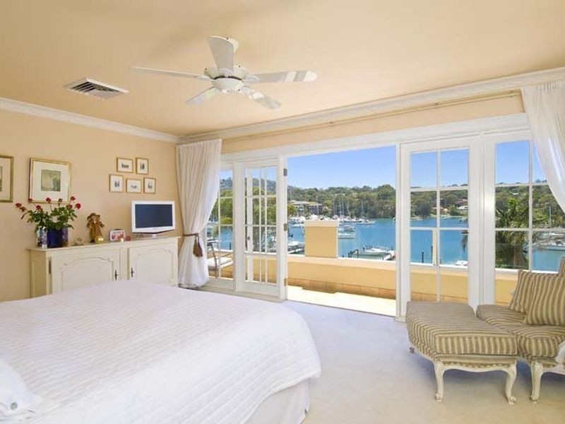 classic style bedroom