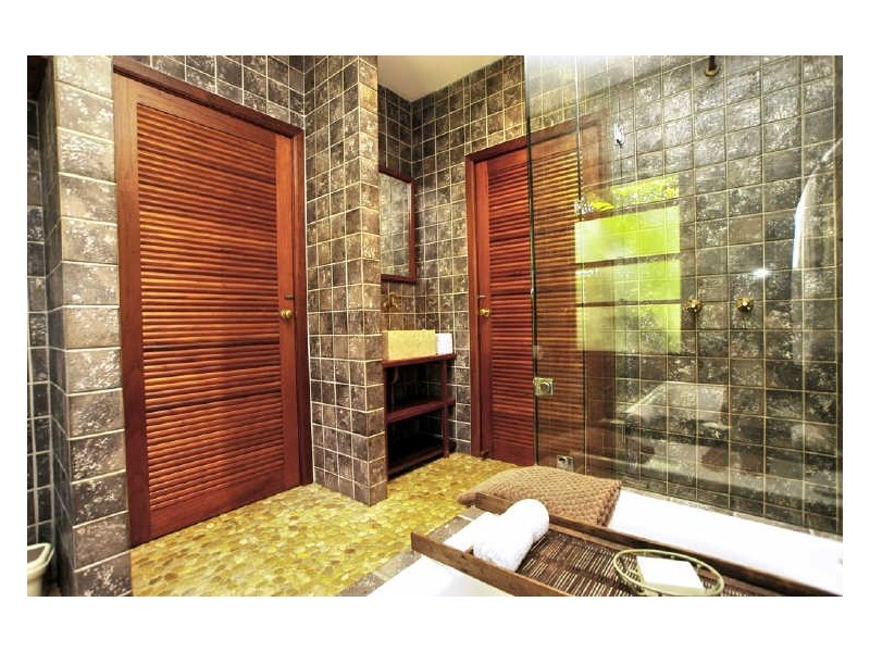 classic style bathroom