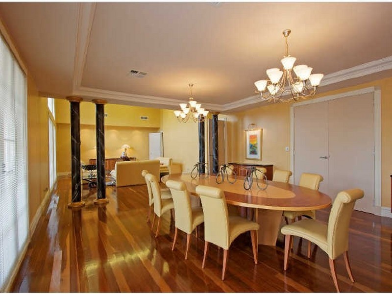 classic style dining room