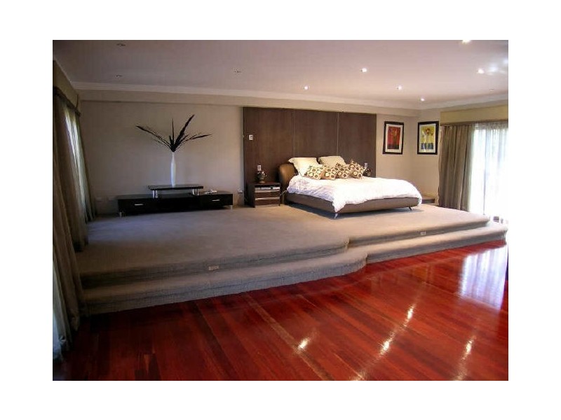 contemporary style bedroom
