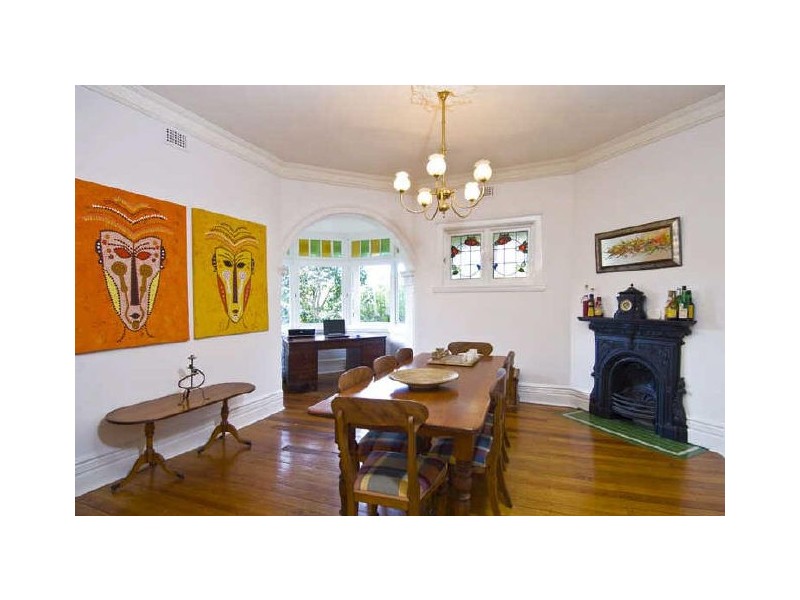 classic style dining room