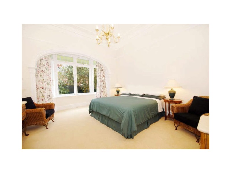 classic style bedroom