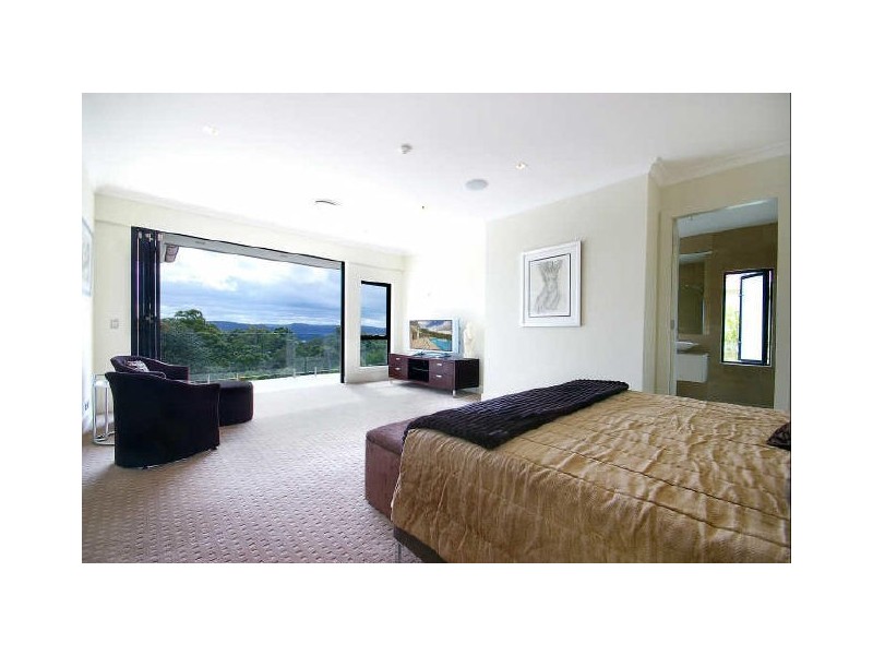 contemporary style bedroom