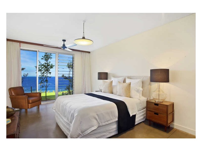 classic style bedroom