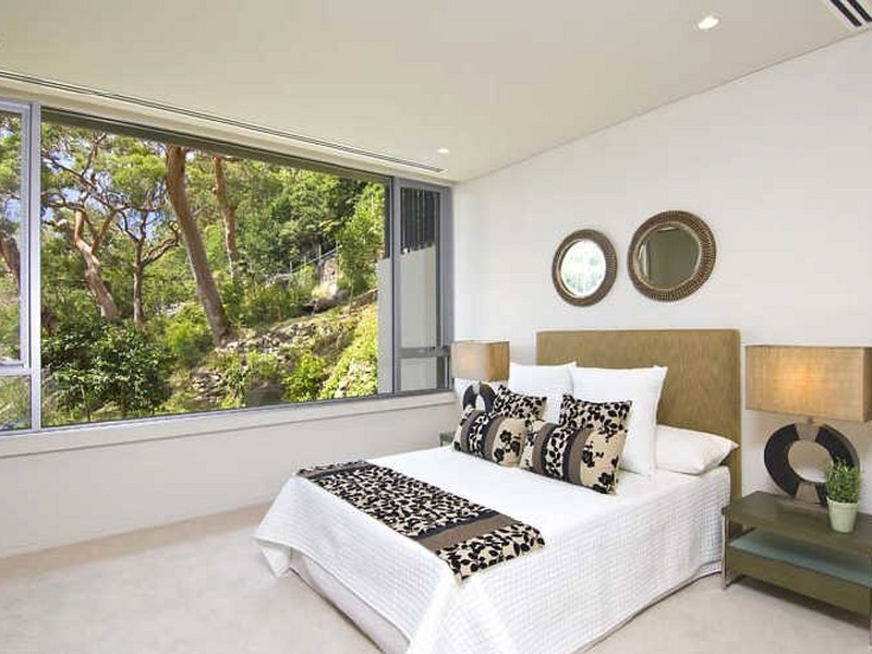 contemporary style bedroom