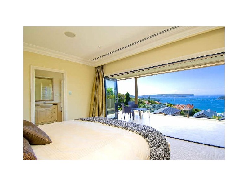 contemporary style bedroom