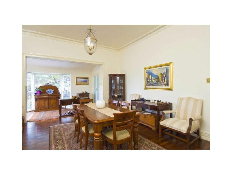 classic style dining room