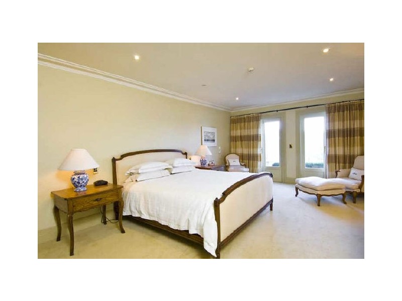 classic style bedroom