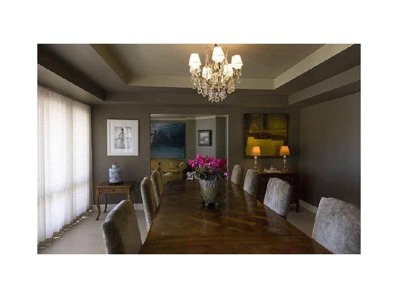 classic style dining room