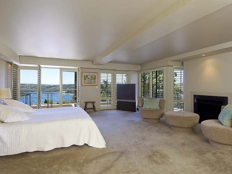 contemporary style bedroom