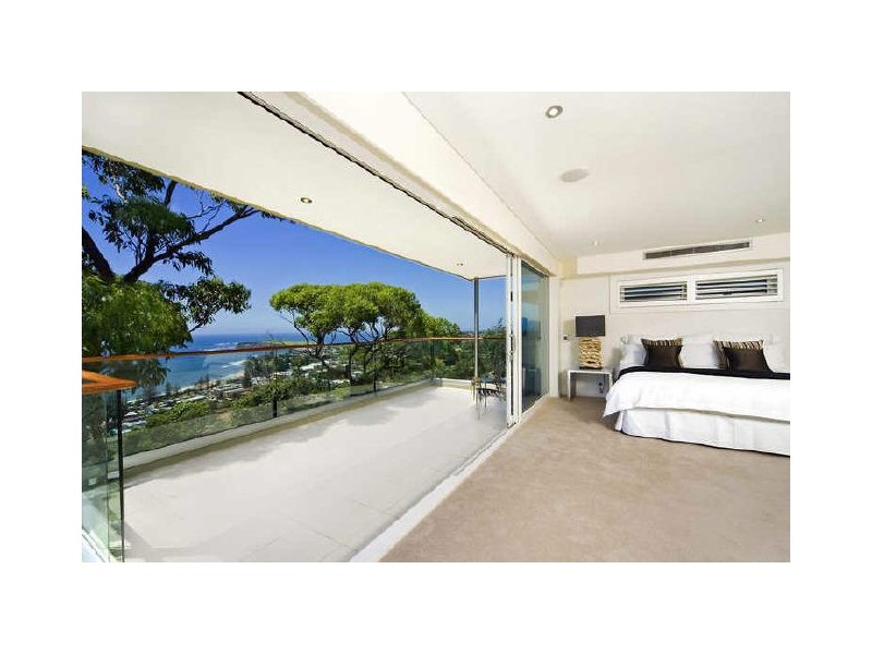 contemporary style bedroom