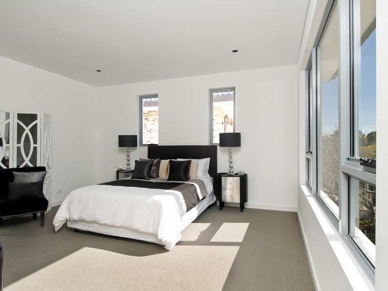 contemporary style bedroom