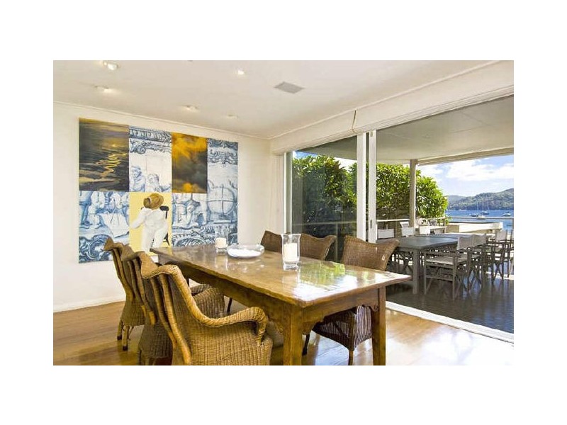 classic style dining room