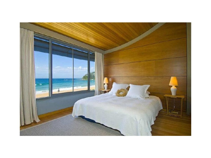 classic style bedroom