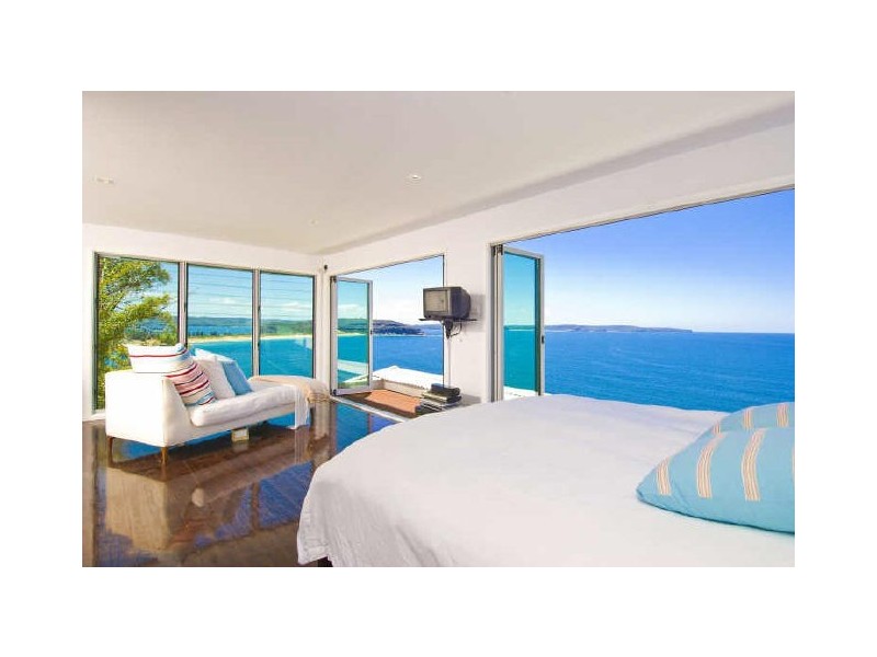 contemporary style bedroom