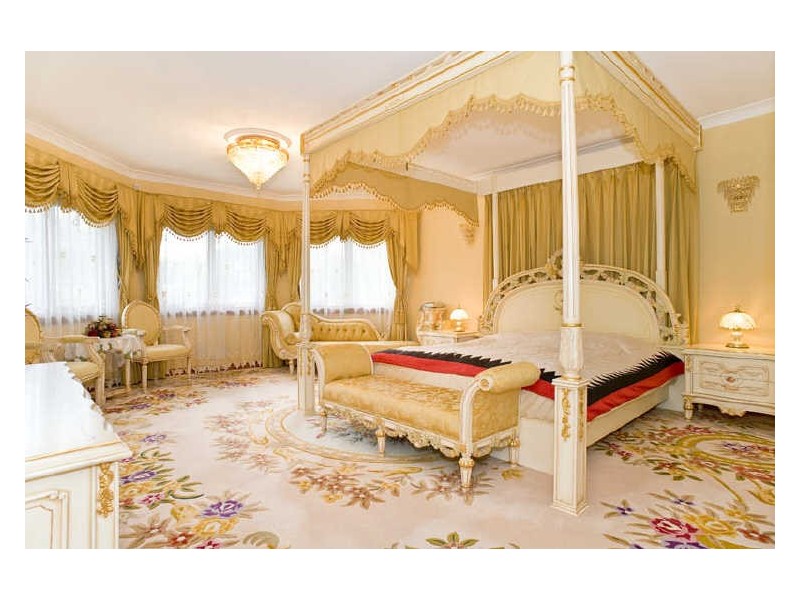 classic style bedroom