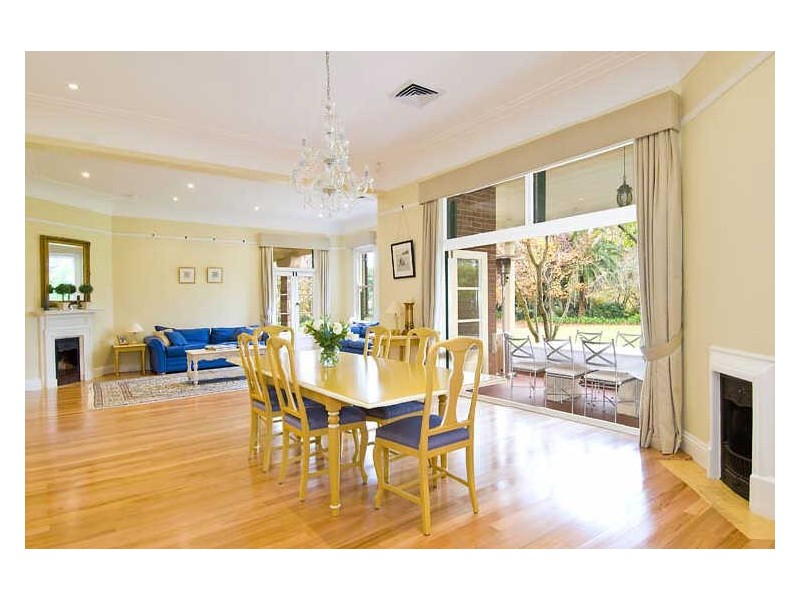 classic style dining room