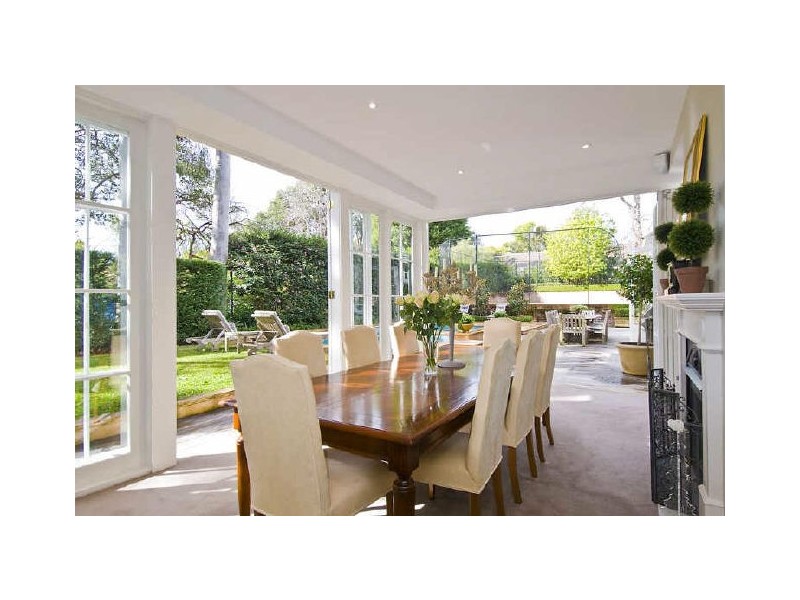 classic style dining room