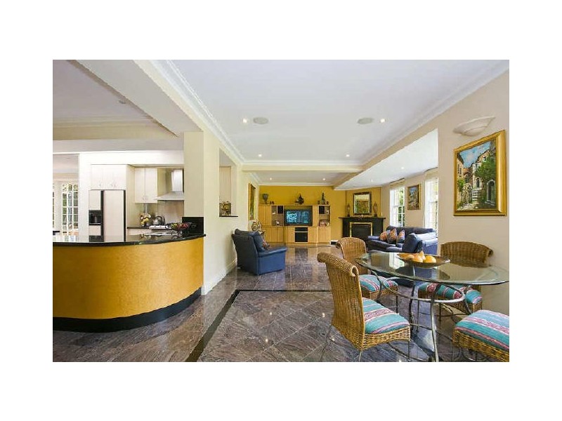 classic style dining room