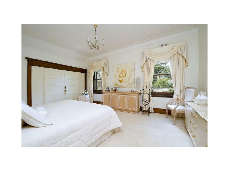 classic style bedroom