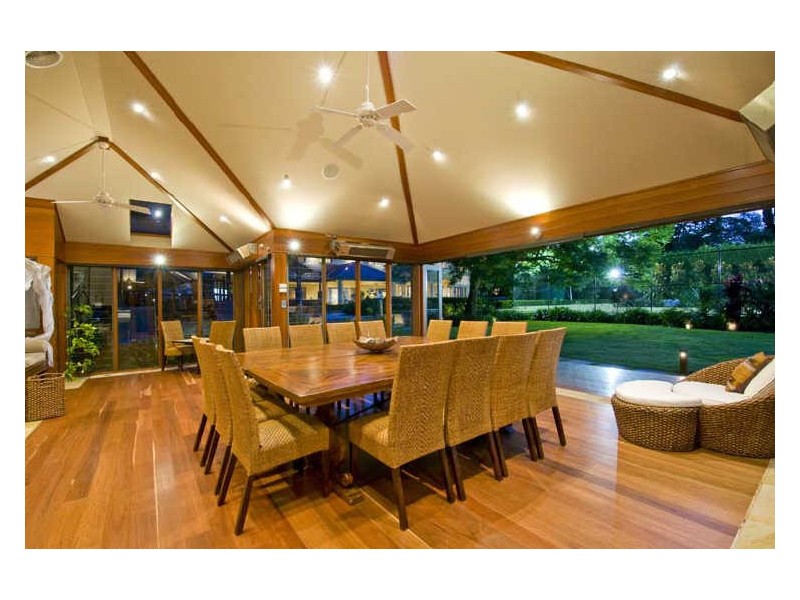 classic style dining room
